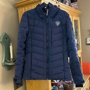 Gently worn women's Rossignol ski jacket. Size medium and fits snug!